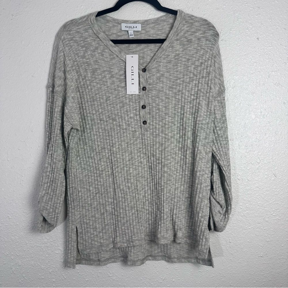 Gilli Heather Gray Buttoned‎ Top Size Small